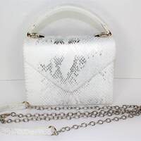 Prissy and Proper - Thumbnail 2