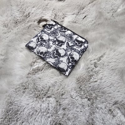 Skull pacifier purse - Thumbnail 1