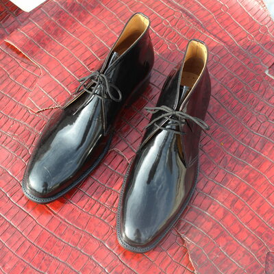 Crafted leather classic black patent leather fashion chukka dress shoes