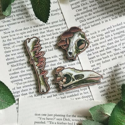 Mossy bones wood pins - Thumbnail 3