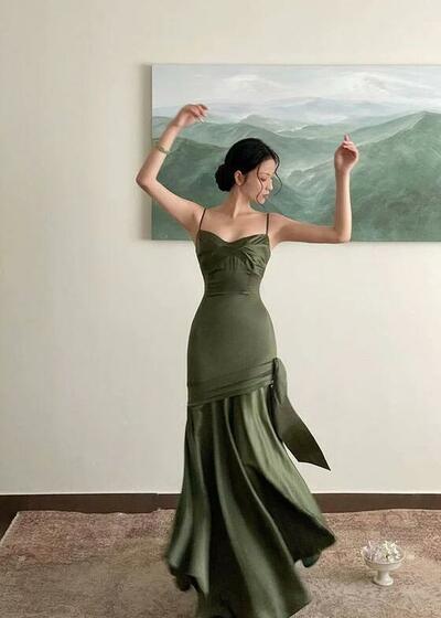 Charming Straps Green Satin Long Party Dresses 