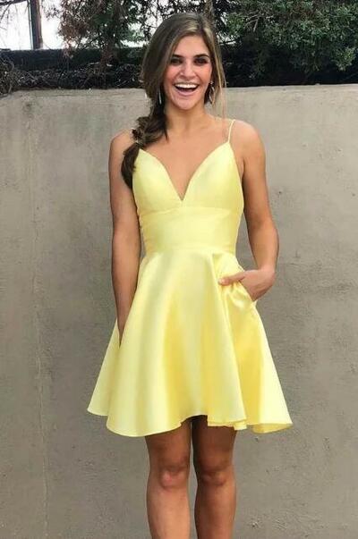 A-Line V Neck Short Yellow Homecoming Dresses With Pockets