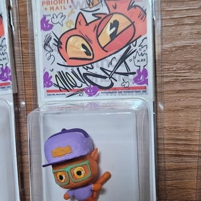 Alleycat  2.5  3d toy  (orange custom) + sticker
