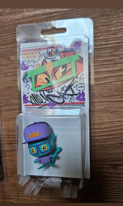 ALLEYCAT  2.5  3D TOY  (blue purple cat) + sticker