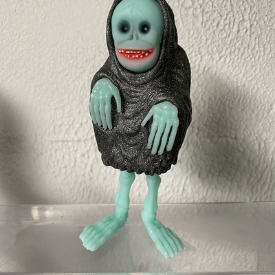 The creep (black glitter and mint)