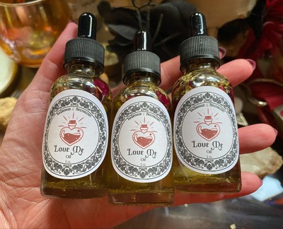 💕Love Me💕 Magik Oil 1 oz.
