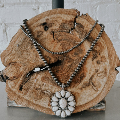 Western pendant necklace 