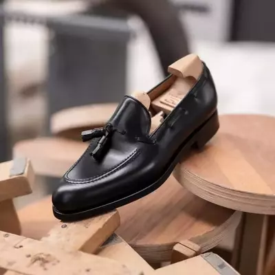 Handmade men's black tasselled loafer narrow toe original leather loafer shoes