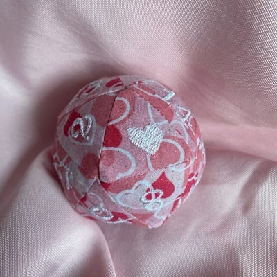 Pink hearts d20 cat toy