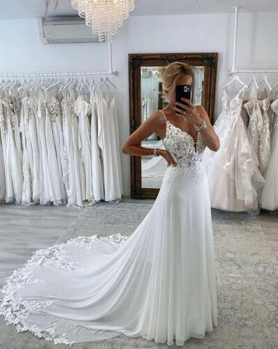 Charming A Line Straps Backless Button Appliques Wedding Dresses 