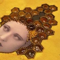 Beehive (Joan Crawford) - Thumbnail 3