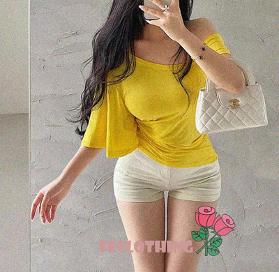 Off-shoulder short-sleeved T-shirt