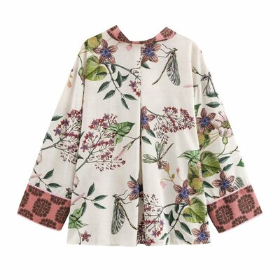 Fashion positioning printed tops and kimono tops