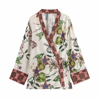 Fashion positioning printed tops and kimono tops