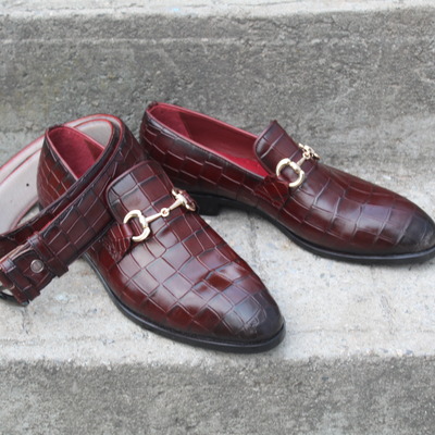 Crafted leather horsebit loafer in bordeaux crocodile texture leather dress shoes with matching belt