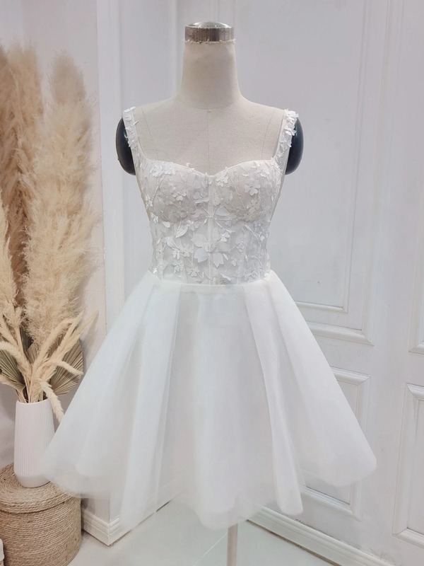Sexy A-Line Lace White Wedding Dress Short Sweetheart