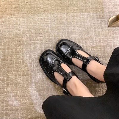 Retro baroque carved t-strap loafers