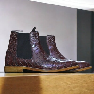 Ankle high brown chelsea alligator print leather boot for men's