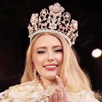 Womens Circle Big Crown Jewel Pearl and Crystal Tiara for Pageant Champion - Thumbnail 1