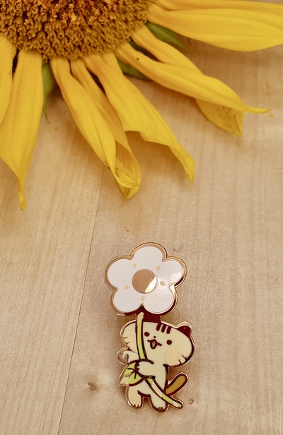 Chumchum flower friend pin