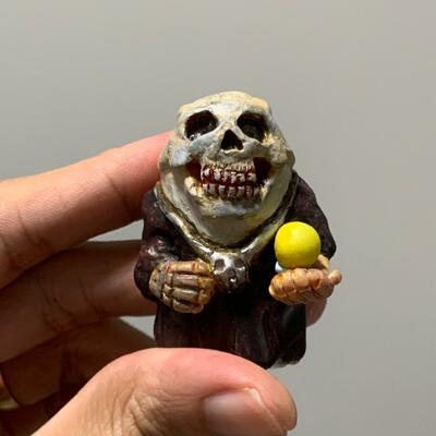 Bone teller (resin)