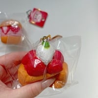 Chawa Pastry Squishy - Thumbnail 2