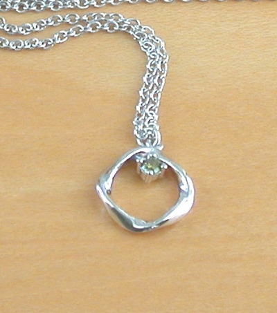 Sterling Silver Peridot Gemstone Circle Pendant& Chain/Peridot Necklace/Peridot Jewellery/Peridot Jewelry/August Birthstone/Gemstone Necklace/UK