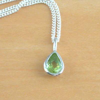 Sterling silver peridot teardrop gemstone pendant & chain/peridot necklace/peridot jewellery/peridot jewelry/gemstone necklace/august birthstone/uk