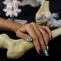 Nailart by Aria | Radium Skulls | Semi-cured Gel Nail Wraps - Thumbnail 4