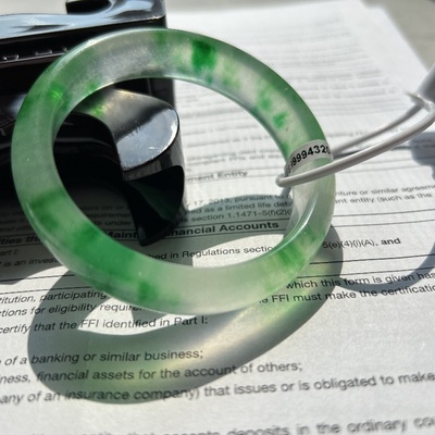 Jade bracelet, glutinous rice ice seed, yang green floating color bracelet, jade bracelet, water moisturizing and transparent green jade stone gift