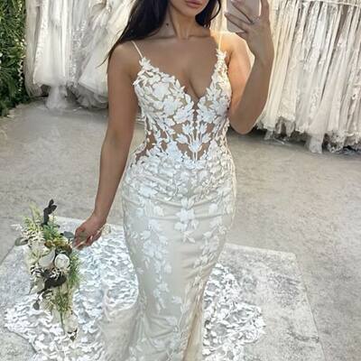 Elegant mermaid lace appliques sleeveless wedding dress bridal gown