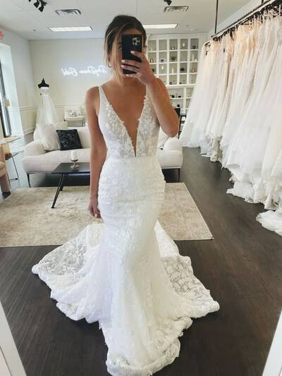 Elegant Mermaid V Neck Lace Sleeveless Wedding Dress Bridal Gown