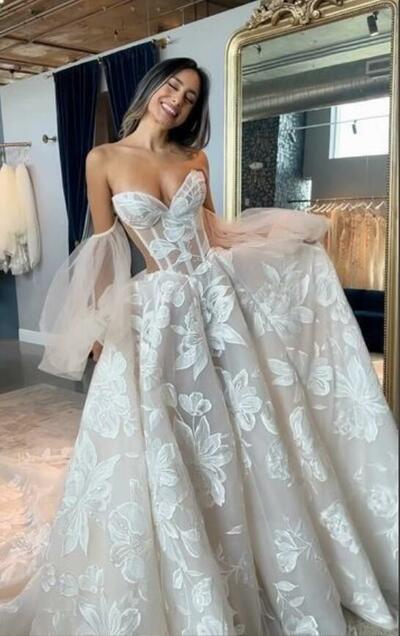Elegant Ball Gown Lace Sleeveless Wedding Dress Bridal Gown