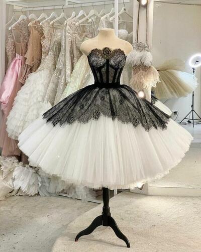 Vintage Ball Gown Sleeveless Ivory And Black Short Prom Dresses