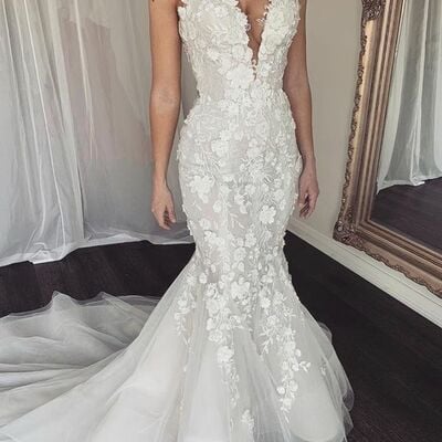 Elegant mermaid lace appliques sleeveless wedding dress bridal gown