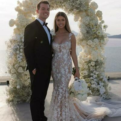 Elegant mermaid lace appliques scoop wedding dress bridal gown