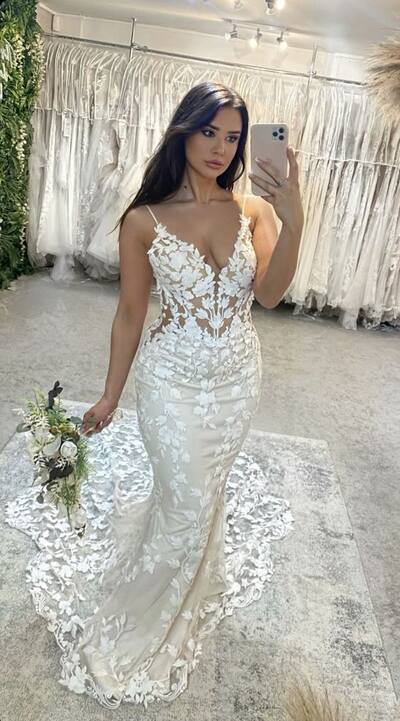 Elegant Mermaid Lace V Neck Wedding Dress Bridal Gown