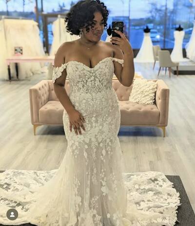 Elegant Mermaid  Off the Shoulder Lace Appliques Wedding Dress Bridal Gown