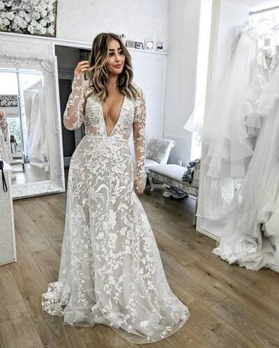 Elegant A Line V Neck Long Sleeve Lace Appliques Wedding Dress Bridal Gown