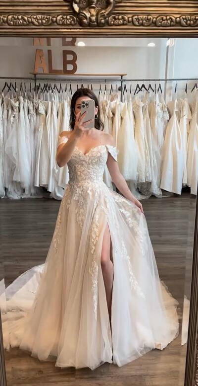 Elegant Off the Shoulder Sleeveless Lace Appliques Wedding Dress Bridal Gown