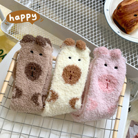 5 Pairs Fleece Capybara Socks - Thumbnail 2