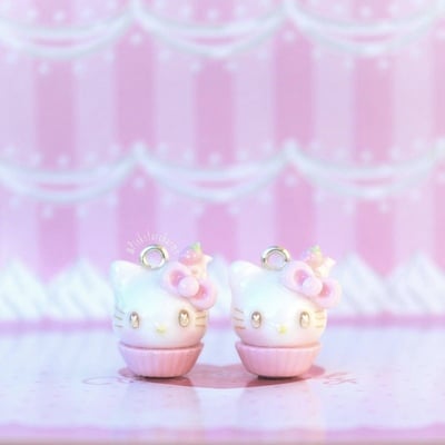 Kitty cupcake charm (1 charm)
