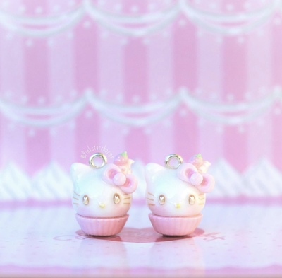 Kitty cupcake charm (1 charm)