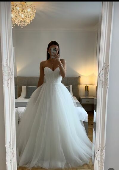 Elegant Ball Gown Sleeveless Lace Appliques Wedding Dress Bridal Gown