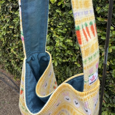 Square-bottom takeout bags: bunnies