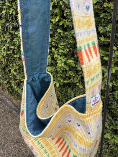 Square-bottom Takeout bags: Bunnies