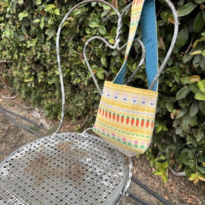 Square-bottom takeout bags: bunnies