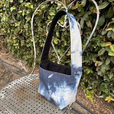 Square-bottom takeout bags: denim