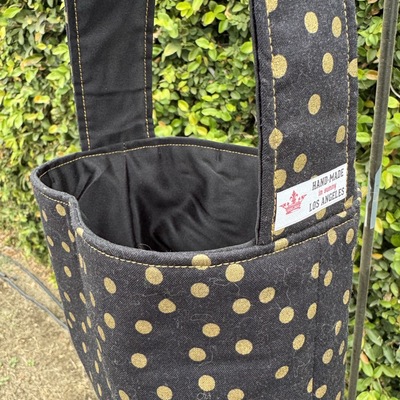 Square-bottom takeout bags: dots