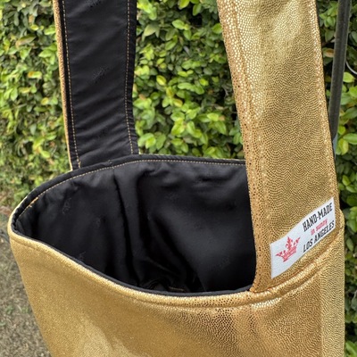 Square-bottom takeout bags: golden